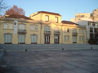 Biblioteca Municipal de Chaves - fachada