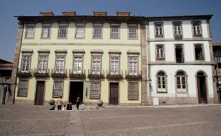 Biblioteca Municipal Raul Brandão (fachada principal)