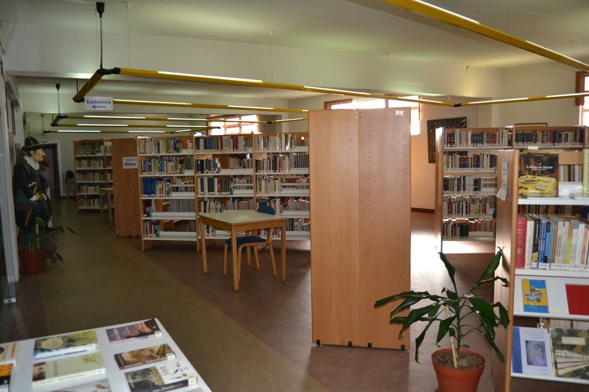 BiblMaçãoInt.jpg