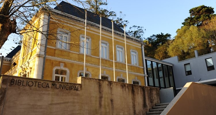 bibliotecacm.jpg