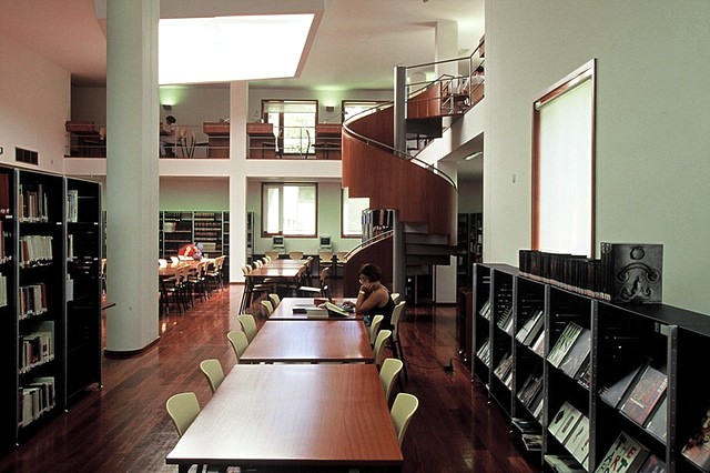 bibliotecafeira.jpg