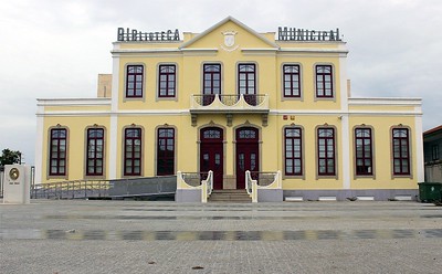 Vagos-Biblioteca Municipal- fachada.jpg